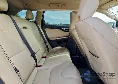 2017 Volvo Xc60 T5 Inscription z USA, uszkodzony, nr VIN YV440MRU6H2174053